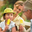 Small_girl_with_popsicle